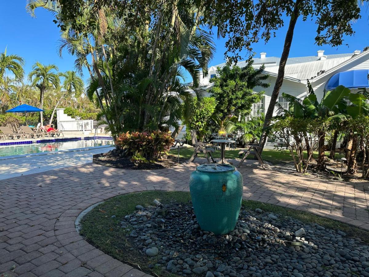 Olde Marco Inn Marco Island Bagian luar foto