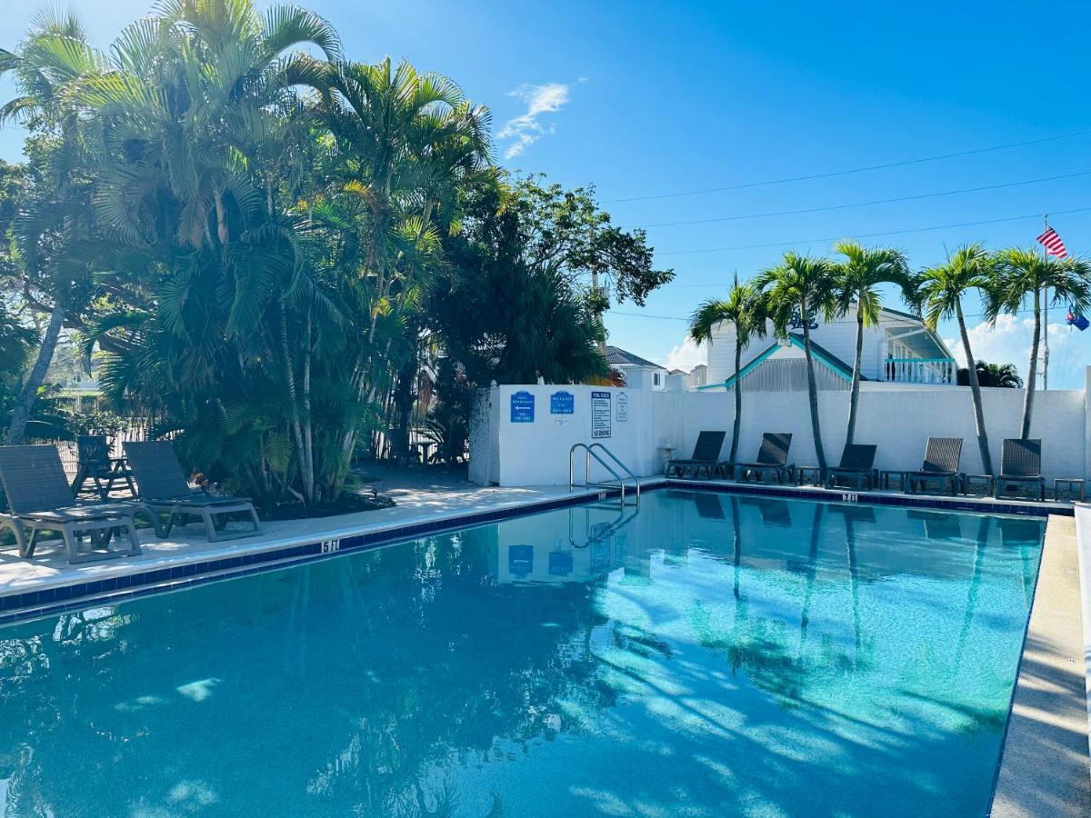 Olde Marco Inn Marco Island Bagian luar foto