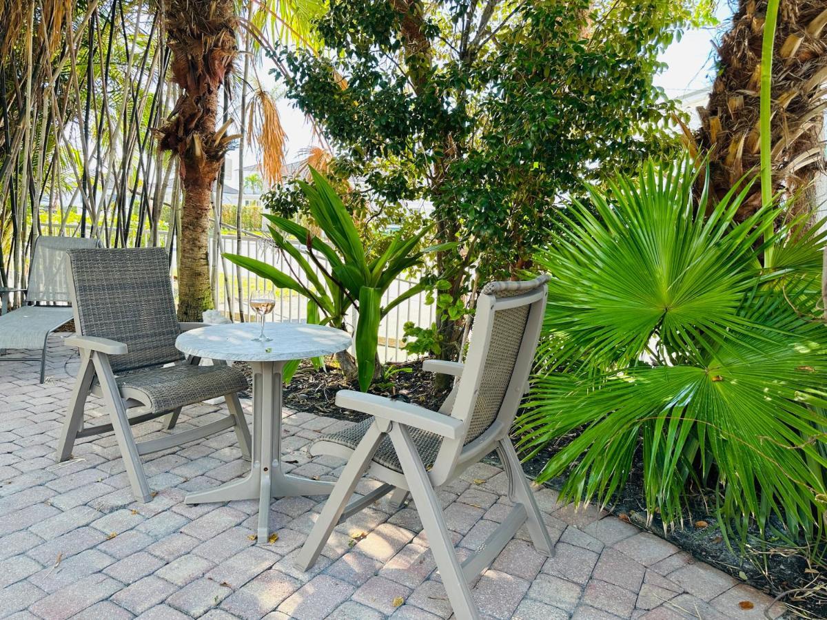 Olde Marco Inn Marco Island Bagian luar foto